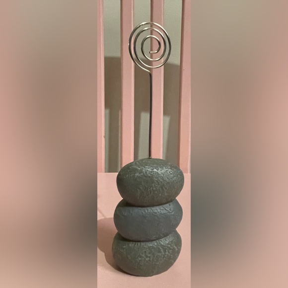 New View "Faith" Stacked Faux Rock Photo Clip
Thanks for looking! - Picture 4 of 4